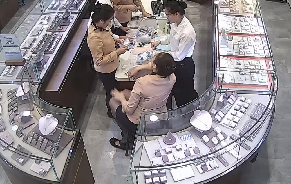 The new jewelry store dangling shoeplay queen is here 14