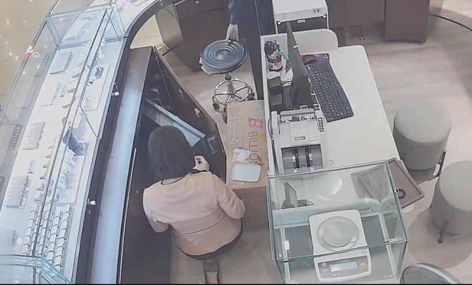 She is the shoeplay queen of jewelry store managers 6