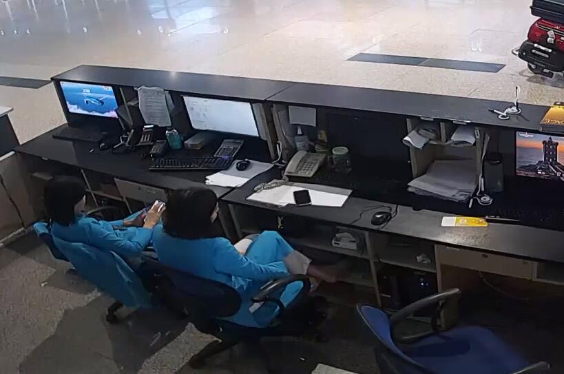 The  airline ticket seller dipping shoeplay behind the table
