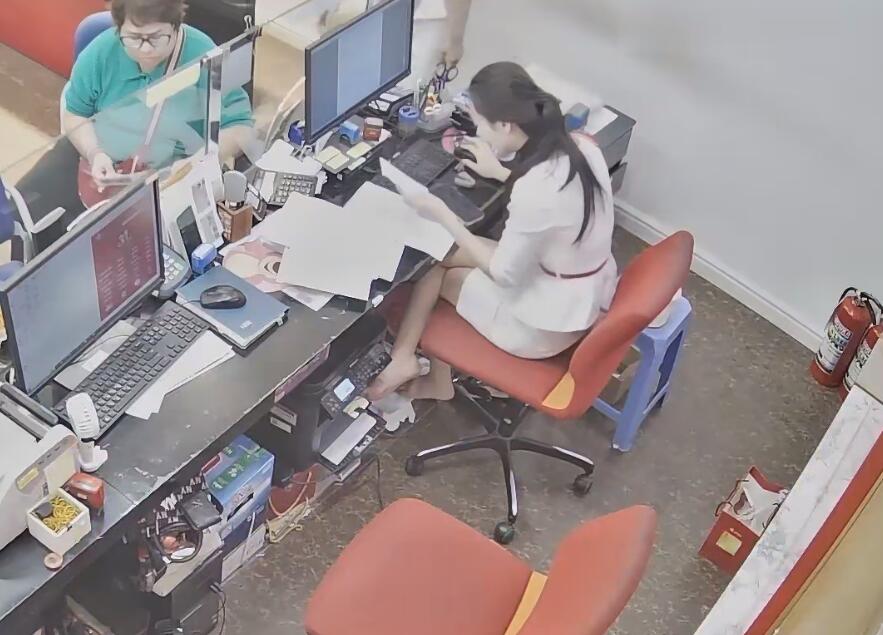 The jewelry store hostess in white dress great dipping shoeplay 24