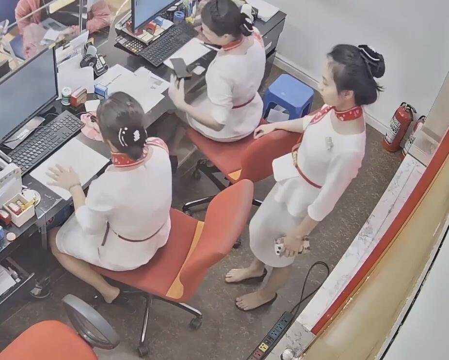 The jewelry store hostess in white dress great dipping shoeplay 32