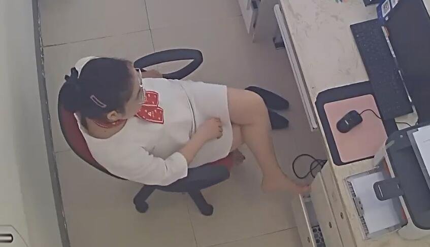 The jewelry store hostess in white dress great dipping shoeplay 36