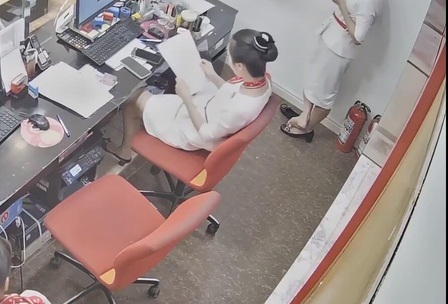 The jewelry store hostess in white dress great dipping shoeplay 37