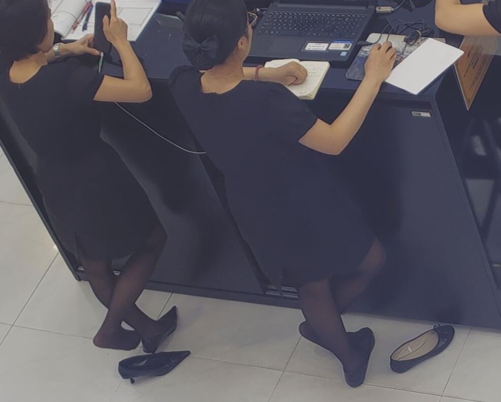 The jewelry store hostess in black nylon show us her cute feet! 241