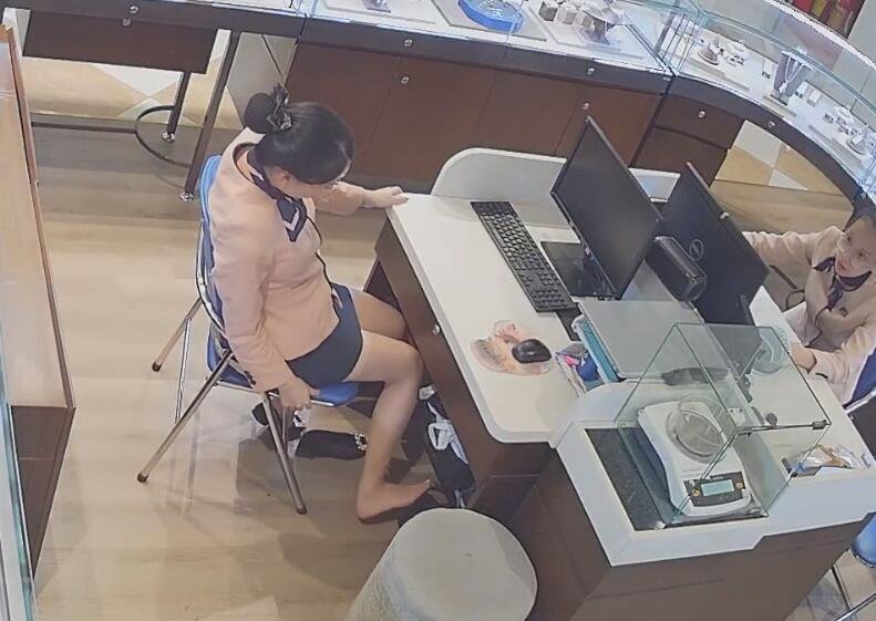 The jewelry store remove heels show us her sole 7