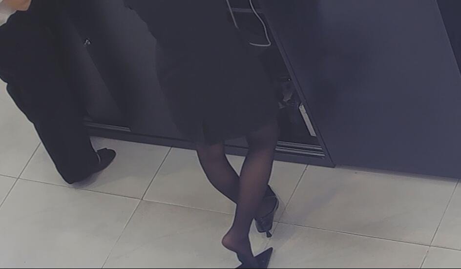 Bare feet VS black nylon feet