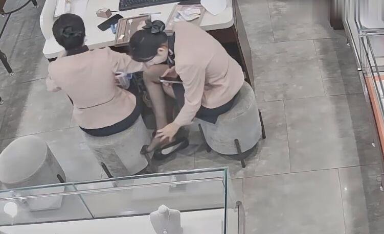 The jewelry store girls in black nylon dipping shoeplay daily show 3