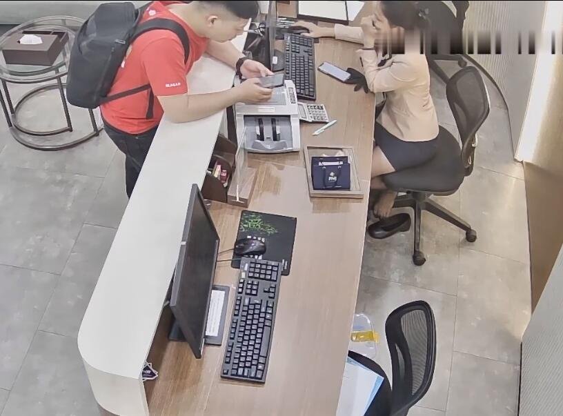 The jewelry store hostess in black nylon gave us a shoeplay lesson 3