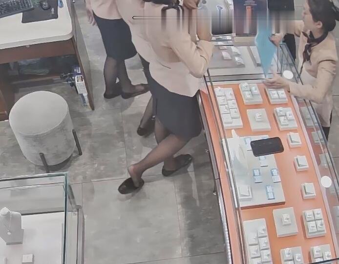 The jewelry store girls in black nylon dipping shoeplay daily show 9