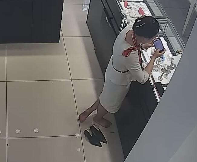 They'll be wearing stockings in two weeks 4