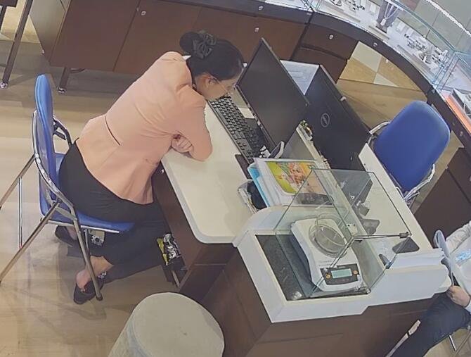 Why doesn't she wear stockings 2?