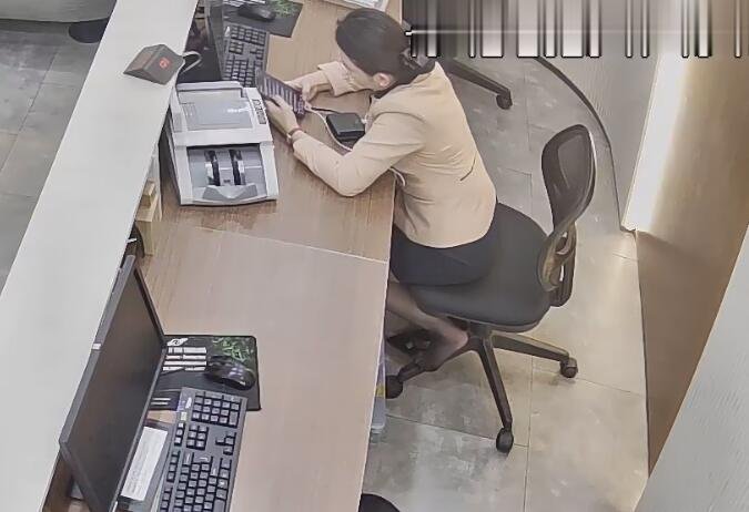 The jewelry store hostess in black nylon gave us a shoeplay lesson 17