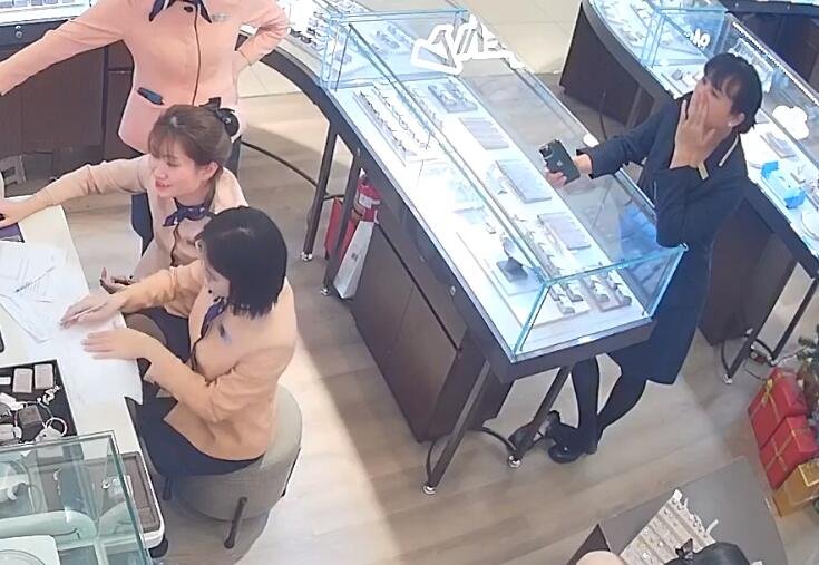 She is the shoeplay queen of jewelry store managers 21