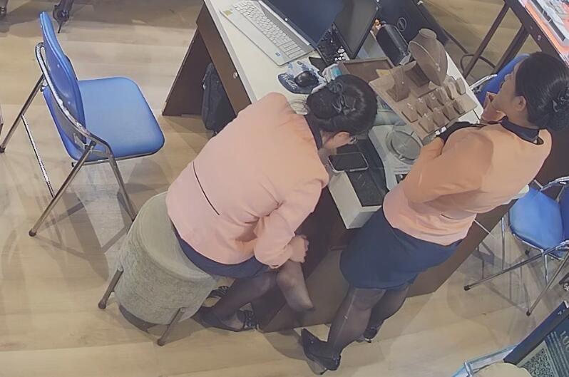 I prefer the black nylon shoeplay 15