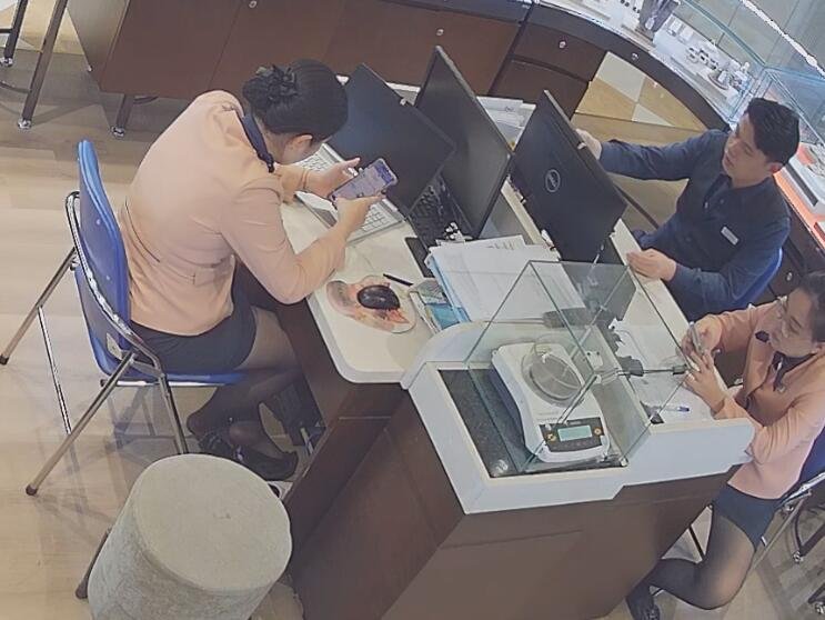 I prefer the black nylon shoeplay 16