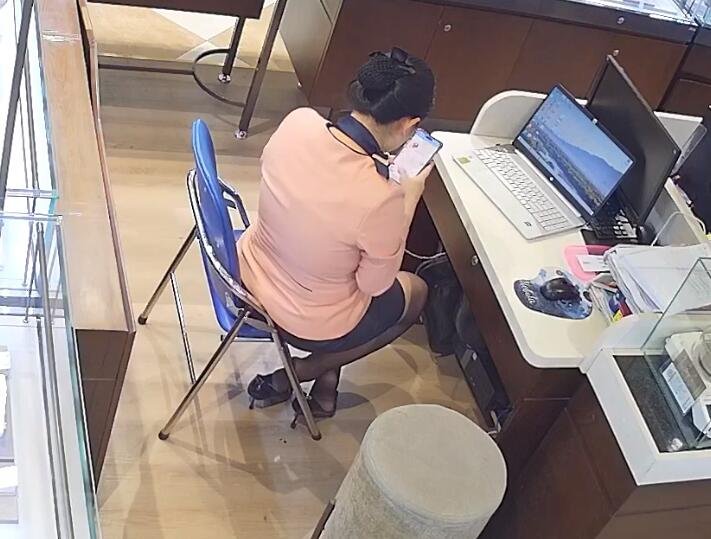 I prefer the black nylon shoeplay 17