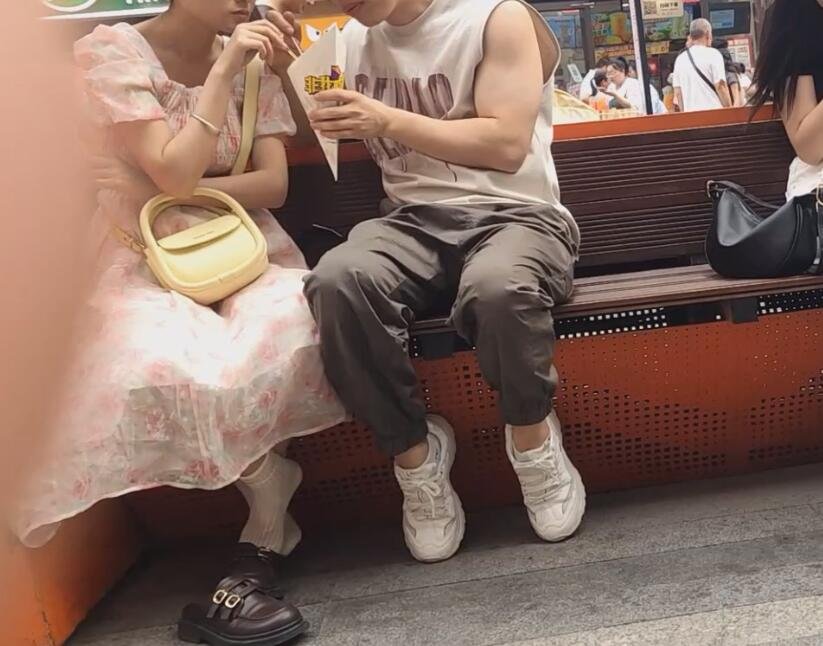 The boy's gf sitdown heelpopping and shoeplay