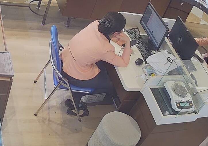 I prefer the black nylon shoeplay 18